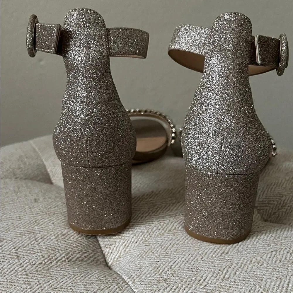 Jewel Badgley Mischka step out